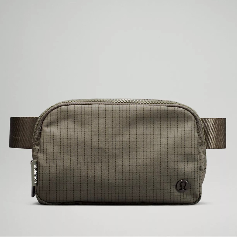 lululemon athletica Olive Crossbody Bag
